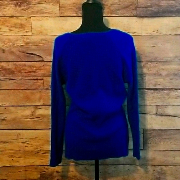 NEW! SO Sweater - Picture 6 of 7